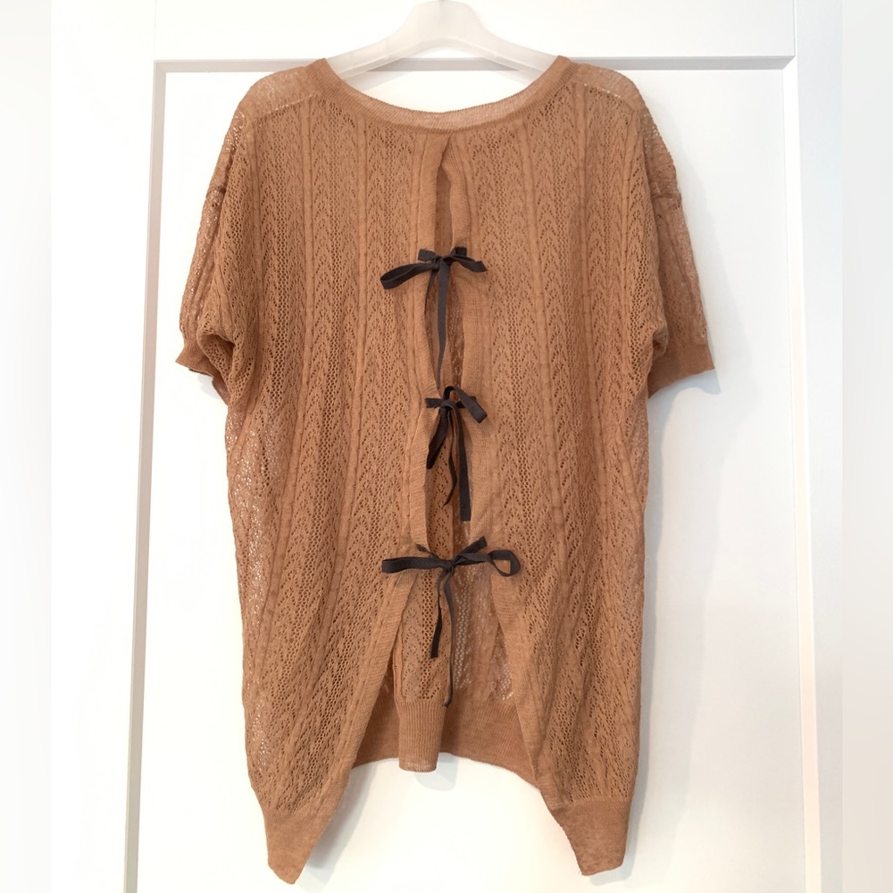 Knitted top, tied back detail